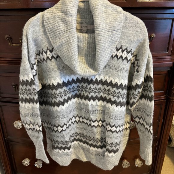 Loft Cowl Neck Pullover Gray Sweater - Size MP - Picture 1 of 7